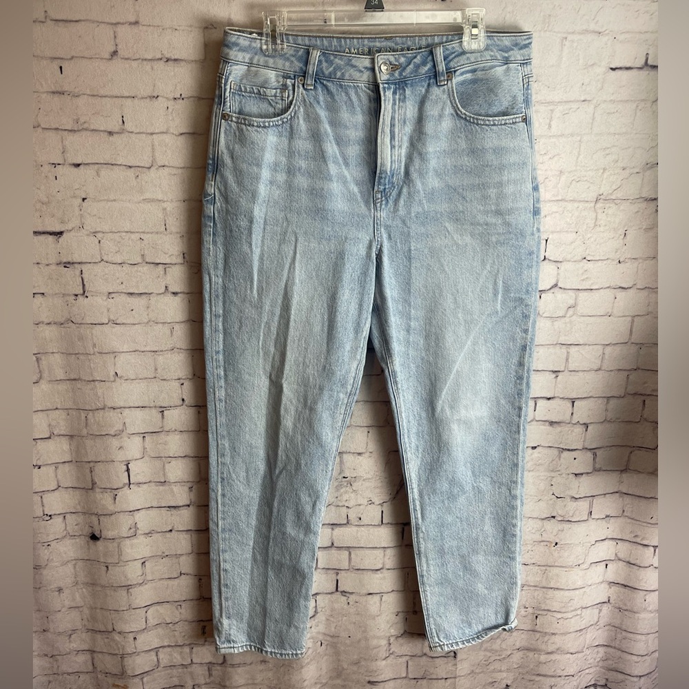 American Eagle Outfitters size 12 regular strigid light wash mom jeans